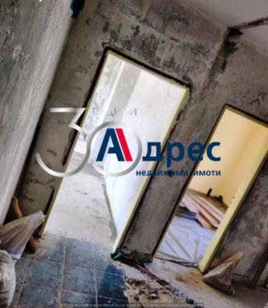 Апартамент за ремонт в саниран блок в кв. Струмско